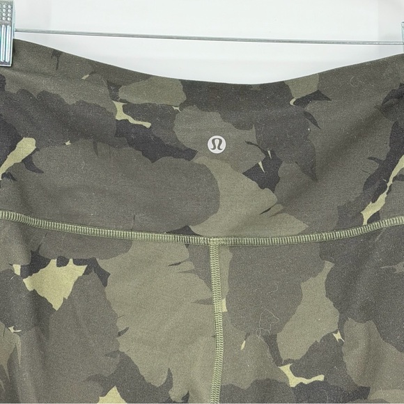 Lululemon Green Leaf Camo Printed Crop Leggings Fold Over Waistband Size 8 - Picture 5 of 5